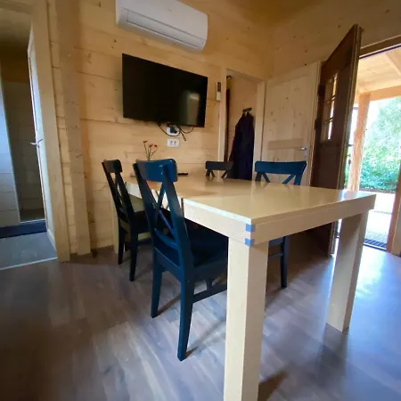 בקתה Wooden With Jacuzzi *